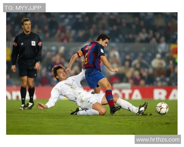 足球巨星赛后欢聚举杯共饮展现兄弟情谊场面温馨感人